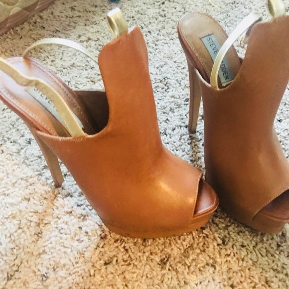 Shoes - Picture 3 of 7